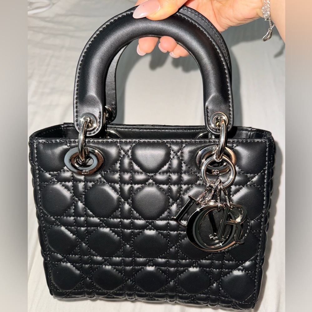 Non Auth. Black Lady D bag.